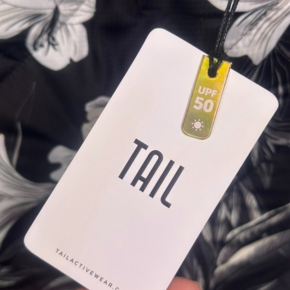 TAIL Ethereal Blooms Brielle Quilted Golf Jacket UPF50 Black Floral XS NWT - Picture 5 of 12